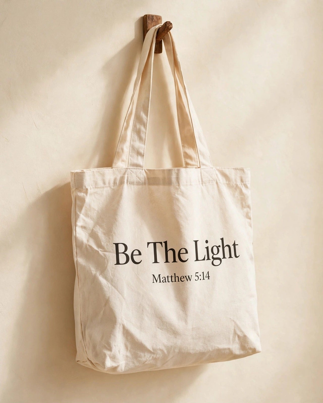 Front of tote hanging on a wooden peg — Be The Light, Matthew 5:14